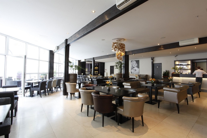 Imagen del bar/restaurante del Hotel Centro Ayun. Foto 6