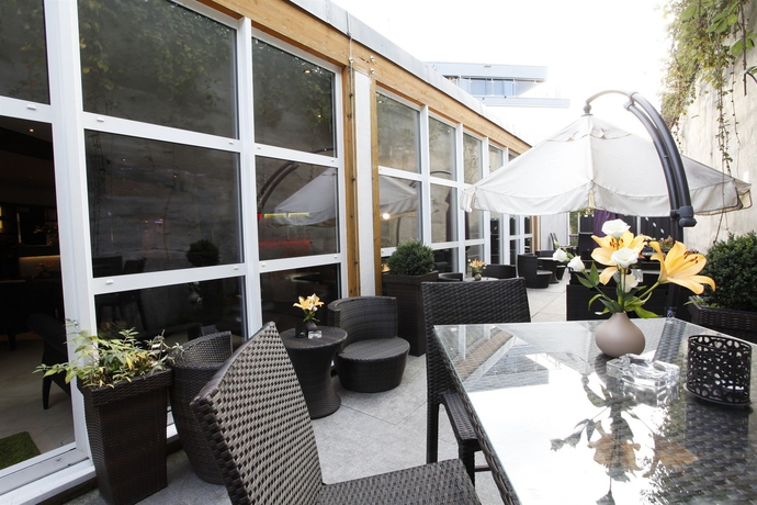 Imagen del bar/restaurante del Hotel Centro Ayun. Foto 7