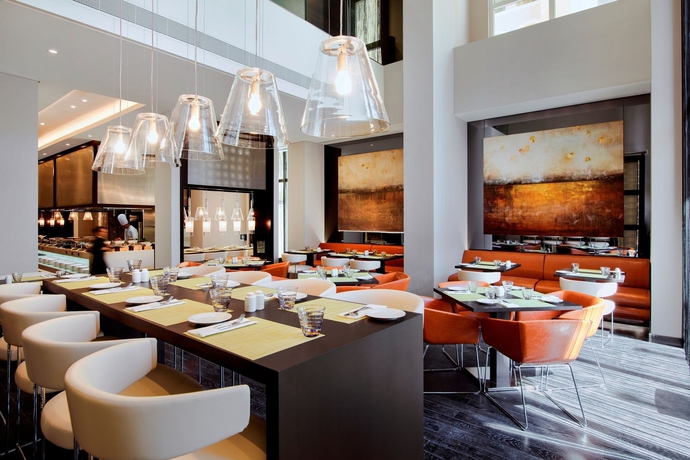 Imagen del bar/restaurante del Hotel Centro Capital Doha By Rotana. Foto 4