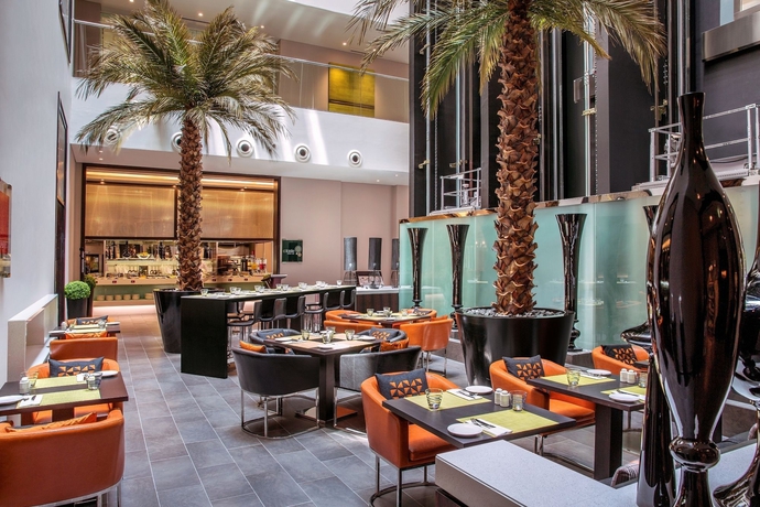 Imagen del bar/restaurante del Hotel Centro Capital Doha By Rotana. Foto 6