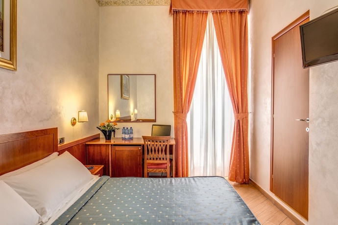 Imagen de la habitación del Hotel Centro Cavour. Foto 4