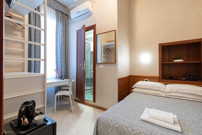 Imagen de la habitación del Hotel Centro Cavour. Foto 11