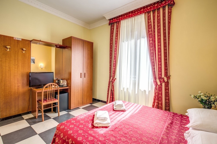 Imagen de la habitación del Hotel Centro Cavour. Foto 13