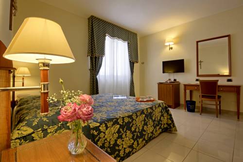 Imagen de la habitación del Hotel Centro Di Spiritualità Padre Pio. Foto 6