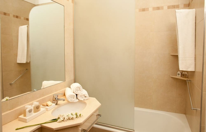 Imagen de la habitación del Hotel Centro Naval. Foto 17