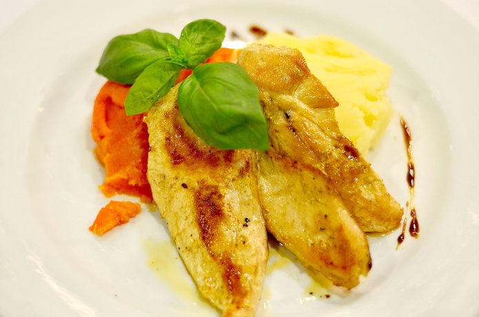 Imagen del bar/restaurante del Hotel Centro Naval. Foto 4