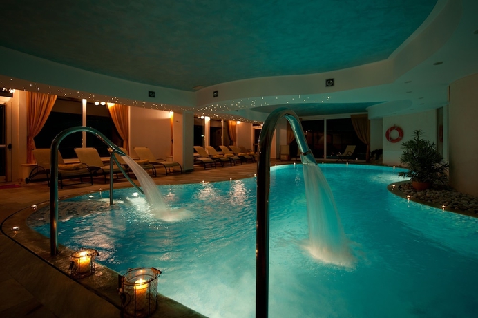Imagen de la piscina del Hotel Centro Pineta Family and Wellness. Foto 14