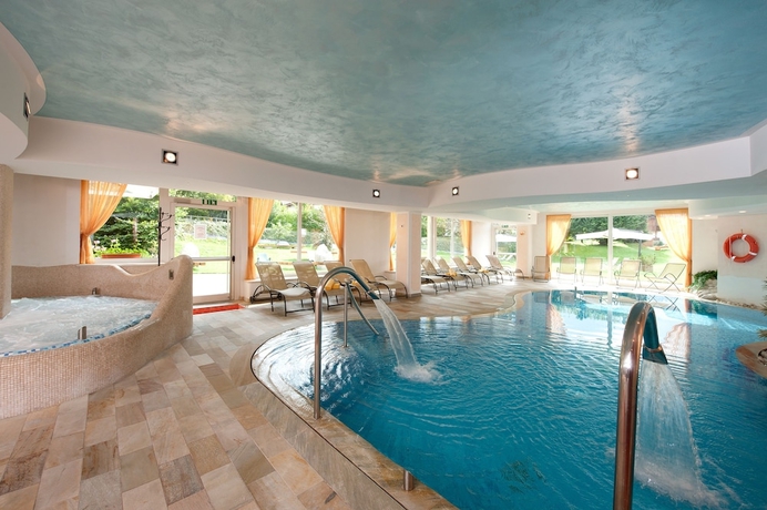 Imagen de la piscina del Hotel Centro Pineta Family and Wellness. Foto 16