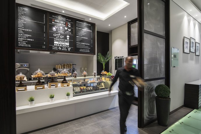 Imagen del bar/restaurante del Hotel Centro Salama Jeddah by Rotana. Foto 2