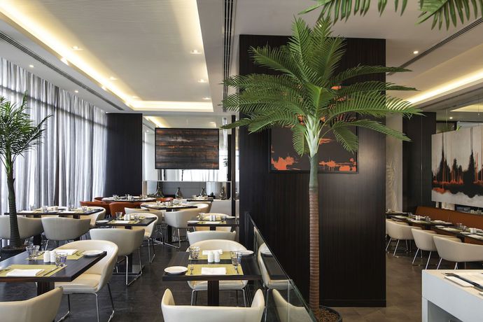 Imagen del bar/restaurante del Hotel Centro Salama Jeddah by Rotana. Foto 4