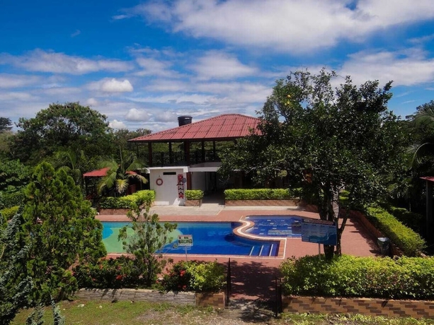 Imagen de la piscina del Hotel Centro Vacacional Campo Alegre. Foto 17