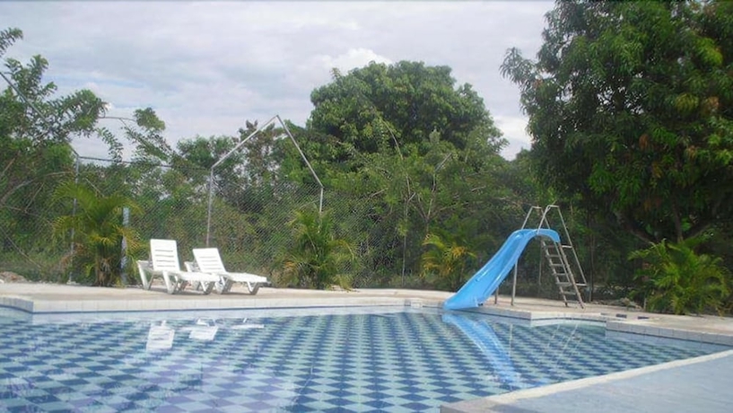 Imagen de la piscina del Hotel Centro Vacacional Maria Dayana. Foto 16