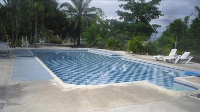 Imagen de la piscina del Hotel Centro Vacacional Maria Dayana. Foto 18