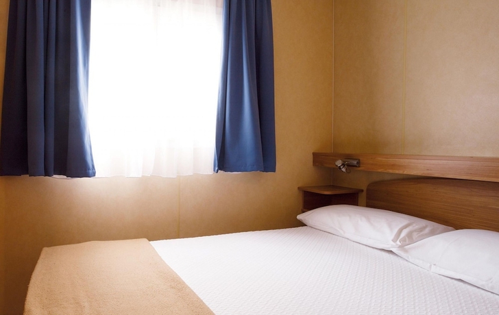 Imagen de la habitación del Hotel Centro Vacanza Isuledda. Foto 13