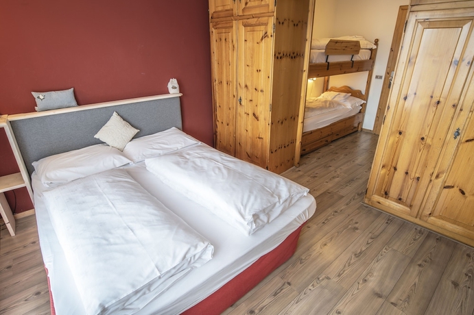 Imagen de la habitación del Hotel Centro Vacanze Veronza Clubresidence. Foto 5