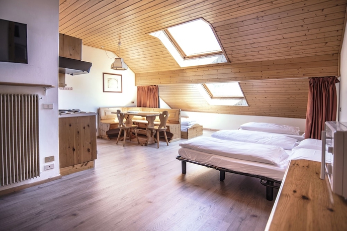 Imagen de la habitación del Hotel Centro Vacanze Veronza Clubresidence. Foto 9