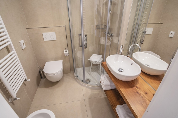 Imagen de la habitación del Hotel Centro Vacanze Veronza Clubresidence. Foto 13