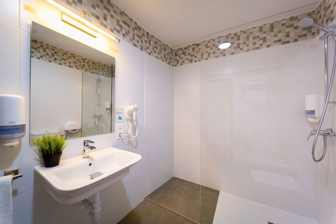 Imagen de la habitación del Hotel Centro Vitoria Autochekin. Foto 11