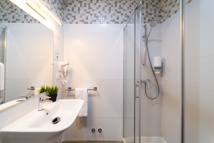 Imagen de la habitación del Hotel Centro Vitoria Autochekin. Foto 12