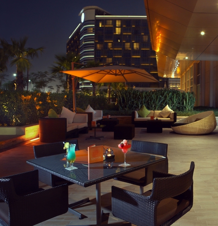 Imagen del bar/restaurante del Hotel Centro Yas Island-by Rotana. Foto 3