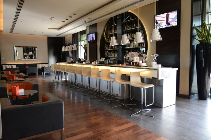 Imagen del bar/restaurante del Hotel Centro Yas Island-by Rotana. Foto 6