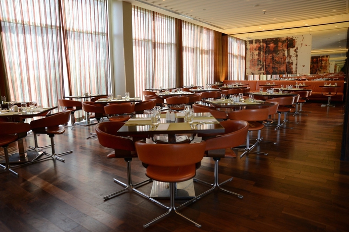 Imagen del bar/restaurante del Hotel Centro Yas Island-by Rotana. Foto 7