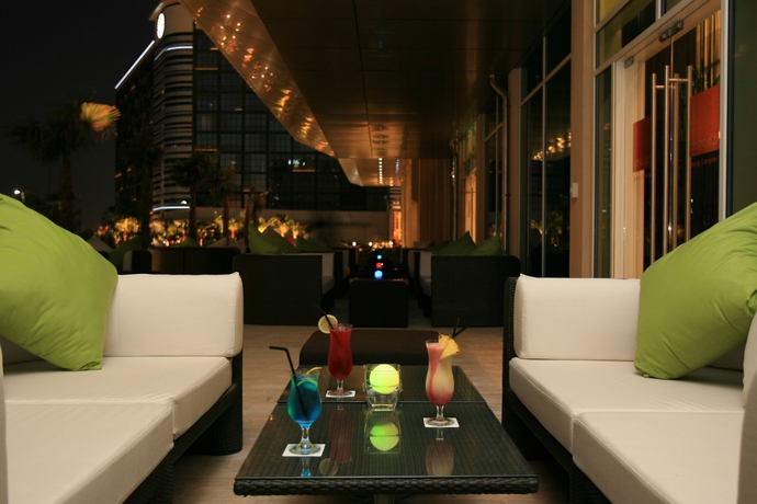 Imagen de los interiores del Hotel Centro Yas Island-by Rotana. Foto 11
