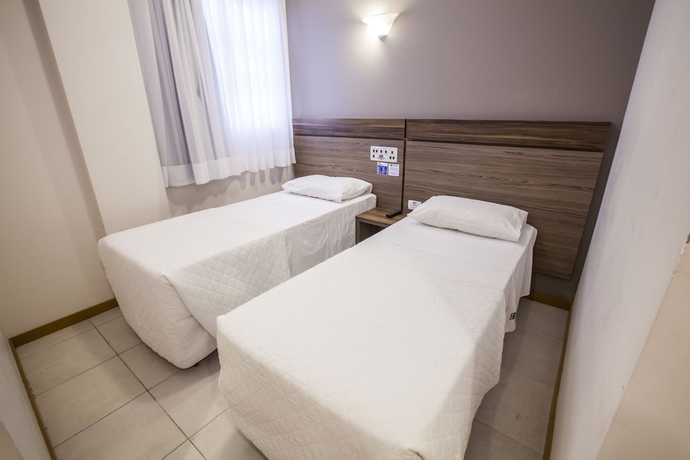 Imagen de la habitación del Hotel Centromar. Foto 6