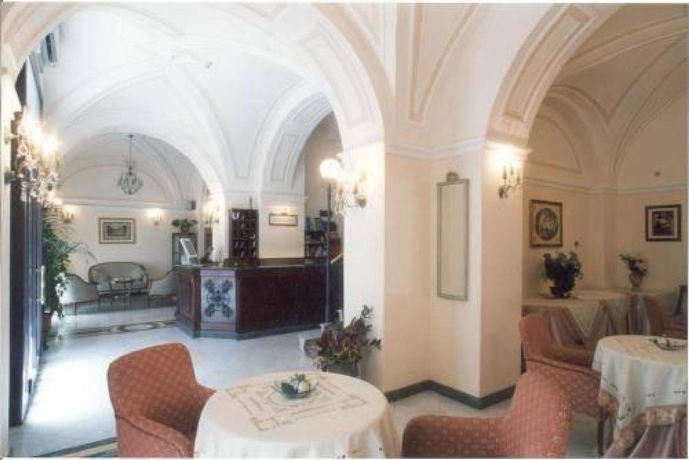 Imagen de los interiores del Hotel Centrum, Catania. Foto 10