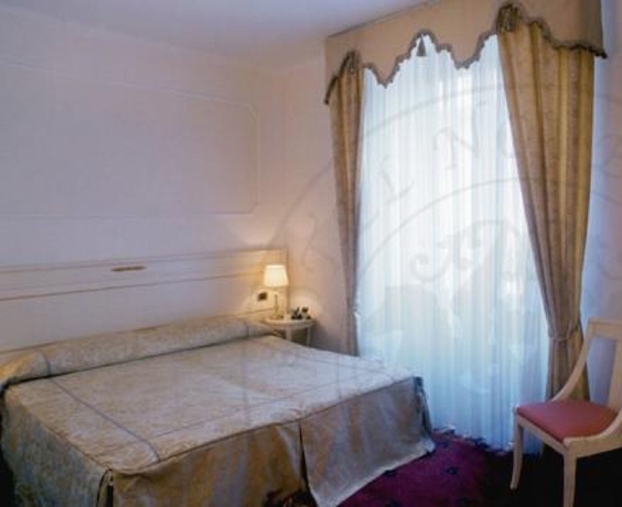 Imagen de la habitación del Hotel Centrum, Catania. Foto 6