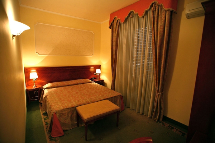 Imagen de la habitación del Hotel Centrum, Catania. Foto 8