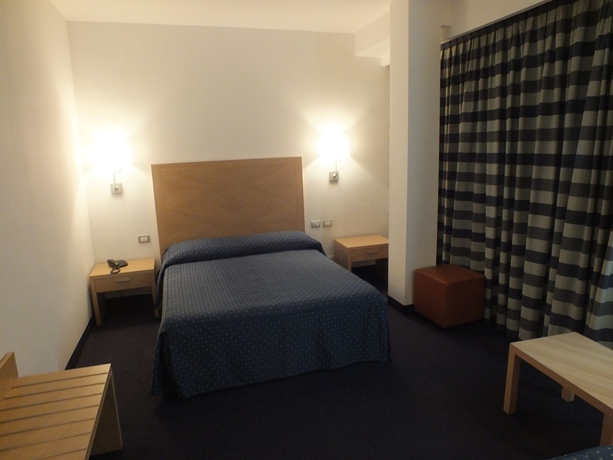 Imagen de la habitación del Hotel Centrum Palace. Foto 8