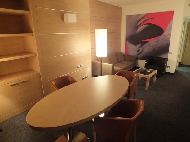 Imagen de la habitación del Hotel Centrum Palace. Foto 10