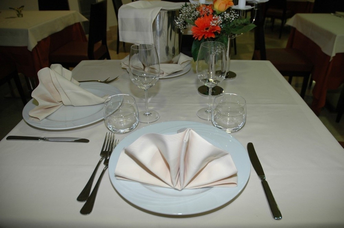 Imagen del bar/restaurante del Hotel Centrum Palace. Foto 7