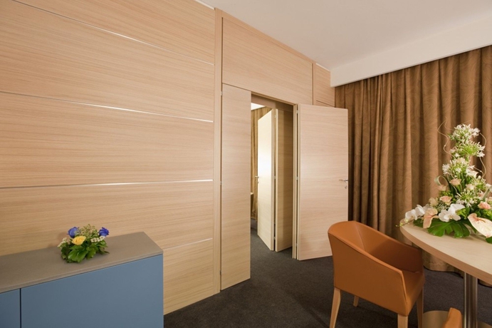 Imagen de la habitación del Hotel Centrum Palace. Foto 11