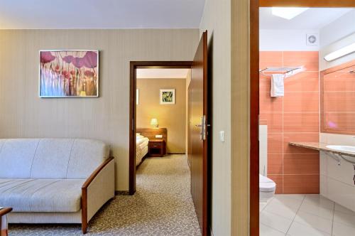 Imagen de la habitación del Hotel Centuria. Foto 7