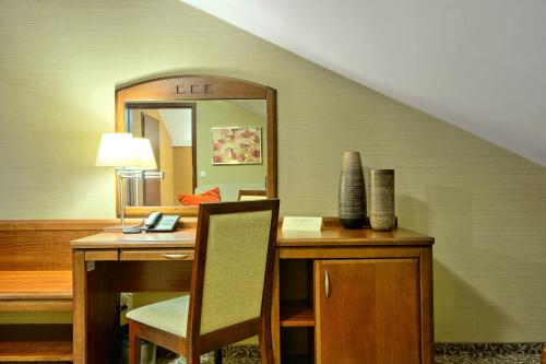 Imagen de la habitación del Hotel Centuria. Foto 13