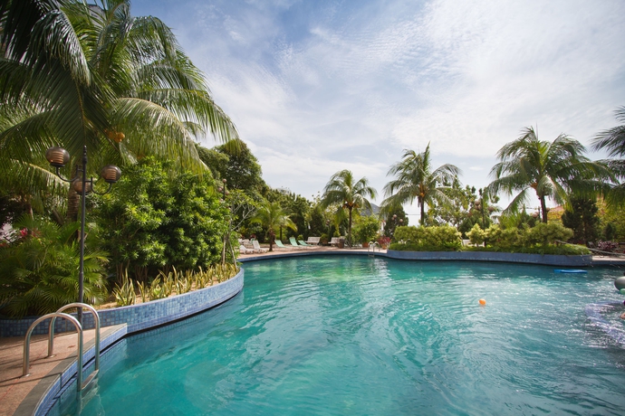 Imagen de la piscina del Hotel Century Bay Private Residences. Foto 10