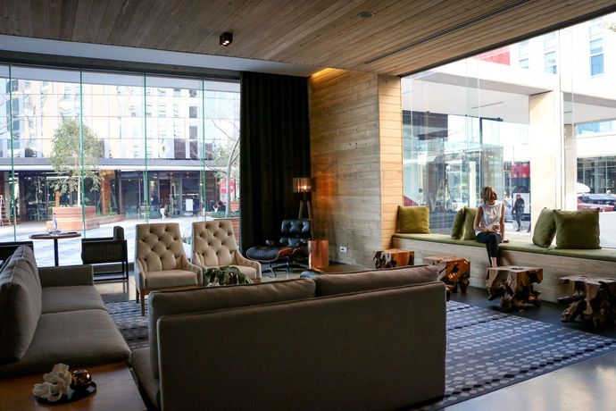 Imagen del bar/restaurante del Hotel Century City. Foto 4