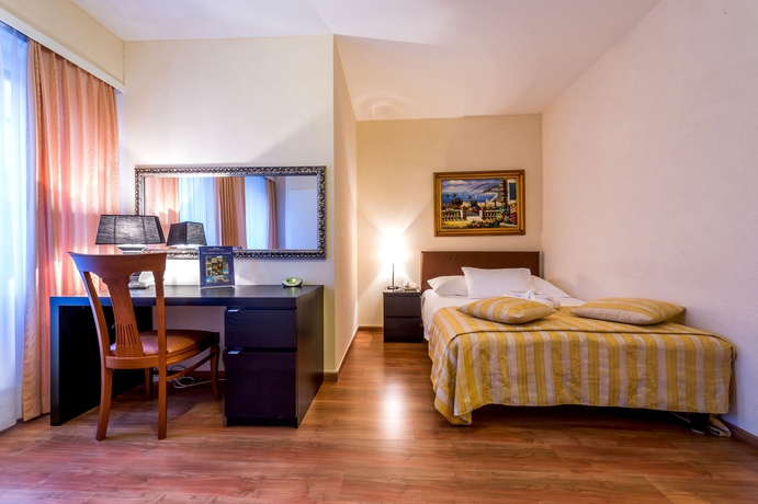 Imagen de la habitación del Hotel Century, Ginebra. Foto 8