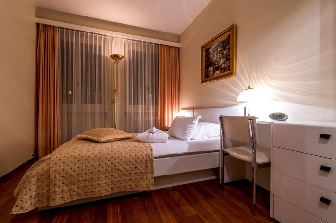 Imagen de la habitación del Hotel Century, Ginebra. Foto 9