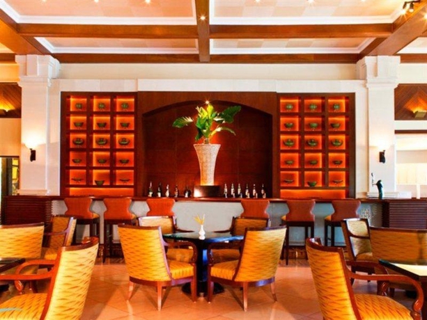 Imagen del bar/restaurante del Hotel Century Langkawi Beach Resort. Foto 3