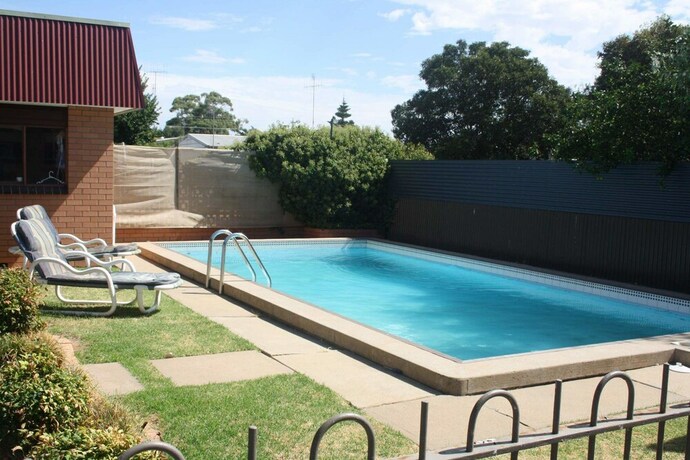 Imagen de la piscina del Hotel Century Motor Inn. Foto 31