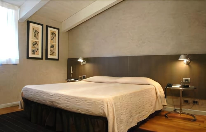 Imagen de la habitación del Hotel Century, Parma. Foto 5