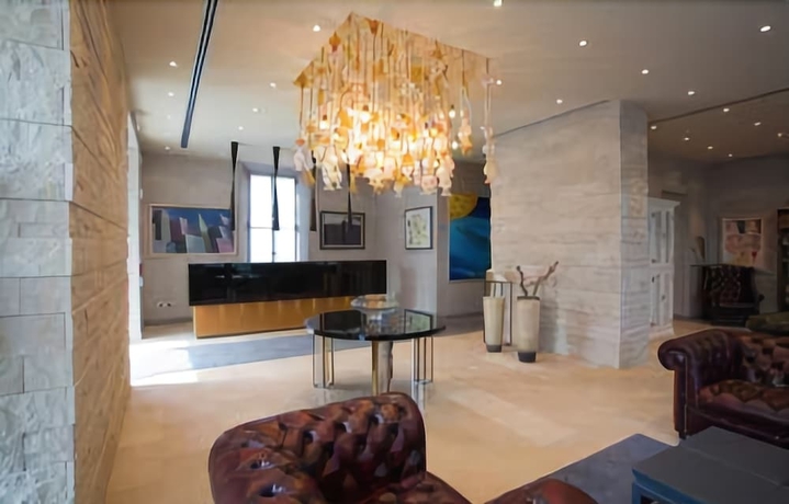 Imagen de los interiores del Hotel Century, Parma. Foto 18