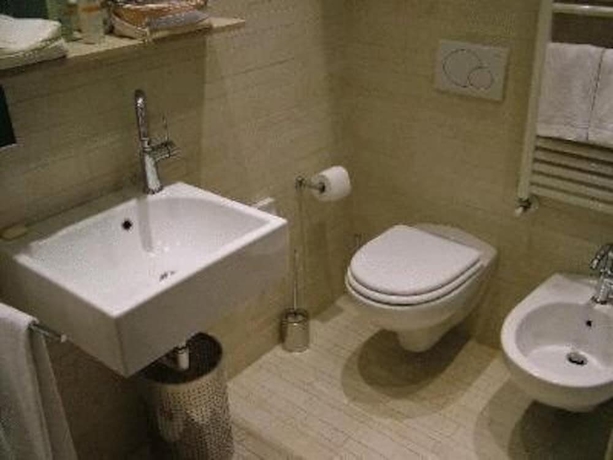 Imagen de la habitación del Hotel Century, Parma. Foto 16