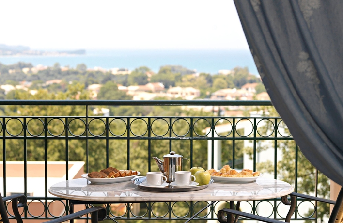 Imagen de la habitación del Hotel Century Resort. Foto 3