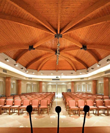 Imagen de los interiores del Hotel Century Resort. Foto 7