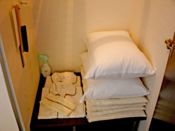 Imagen de la habitación del Hotel Century Royal. Foto 6