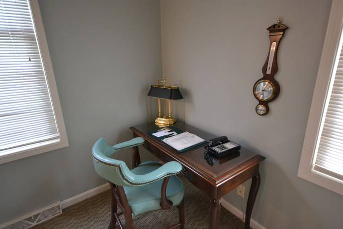 Imagen de la habitación del Hotel Century Suites. Foto 3